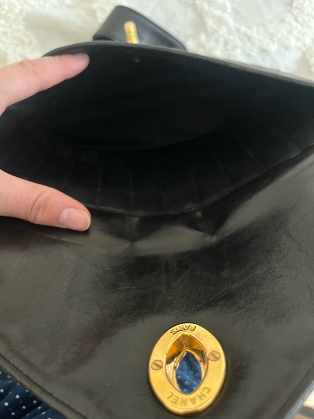 CHANEL Black Quilted Leather Shoulder Bag with Gold CC Emblem - Picture 5 of 15